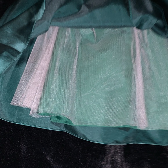 Green Satin evening dress - Picture 2 of 5